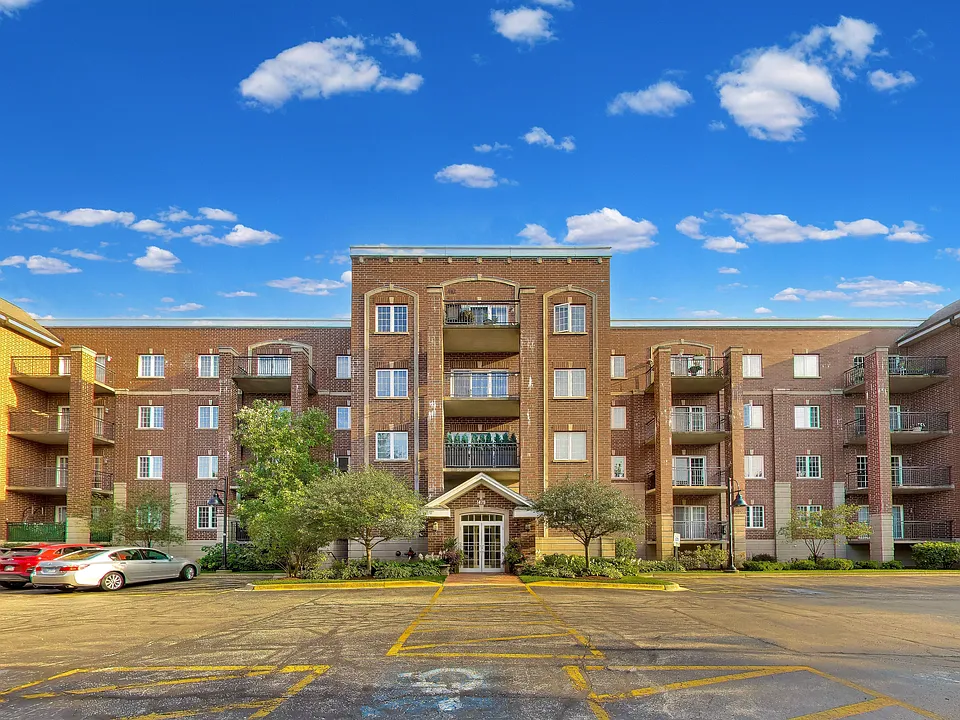 1479 N Milwaukee Ave #206