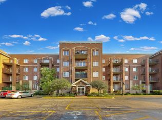 1479 N Milwaukee Ave APT 206, Libertyville, IL 60048