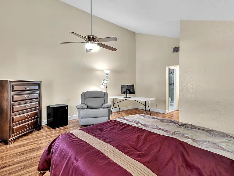 10240 NW 33rd Pl — Photo 10