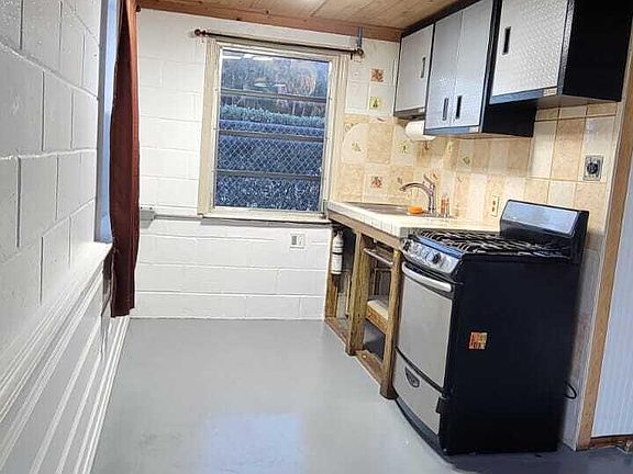 5th image of 1078 Peak Road