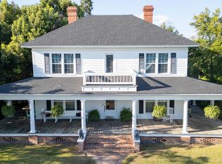 66 Weaver St, Baxley, GA 31513