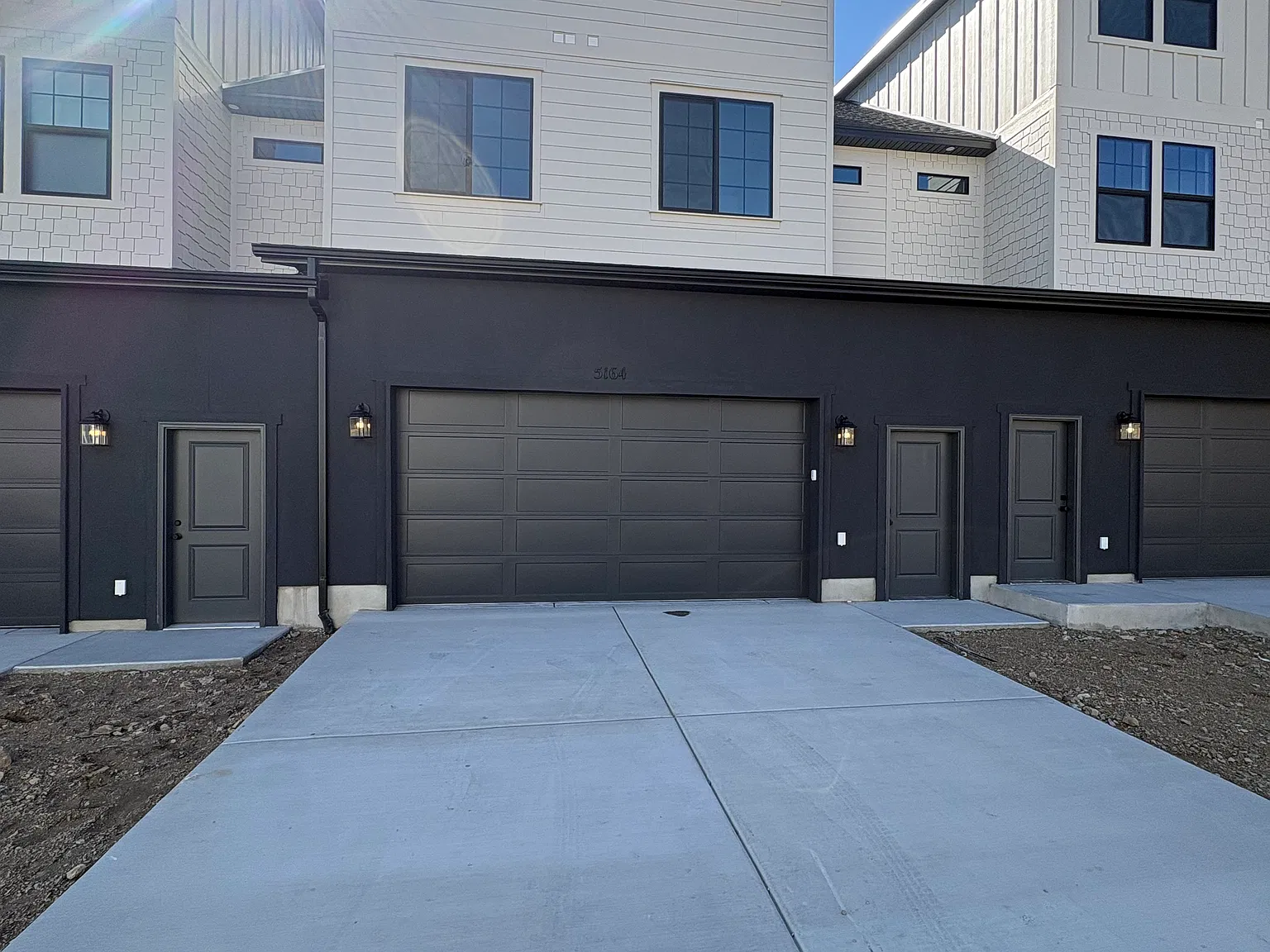 4 bed, 2.5 bath, 3225 sqft, $3,200 — Photo 2