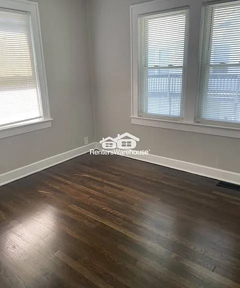 578 S Oxford Ave — Photo 2