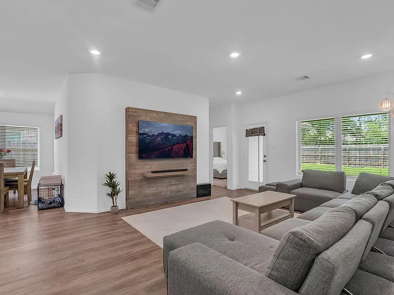 1413 Cantabria Ct — Photo 10