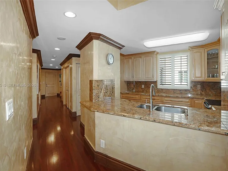 10 Aragon Ave #1216 — Photo 9