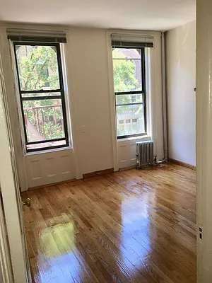 Rented by Warren T Real Estate Corp. | media 22