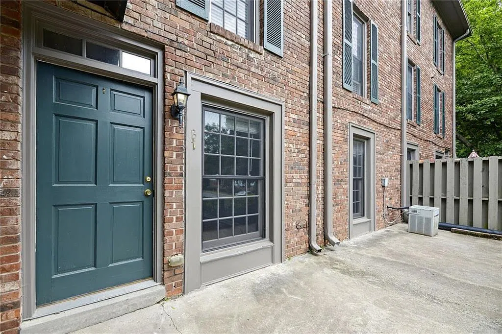 1 bed, 1.0 bath, 800 sqft, $1,300 — Photo 1