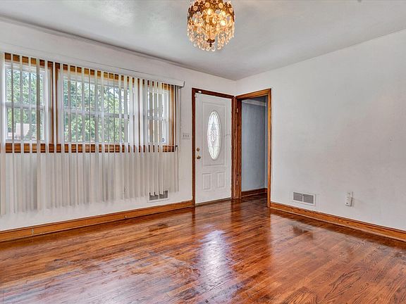 5th image of 1243 Aspen St NW