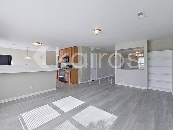 4th image of 100 Farmington Dr
