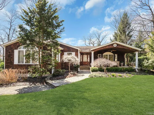 44 McCulloch Drive, Dix Hills, NY 11746