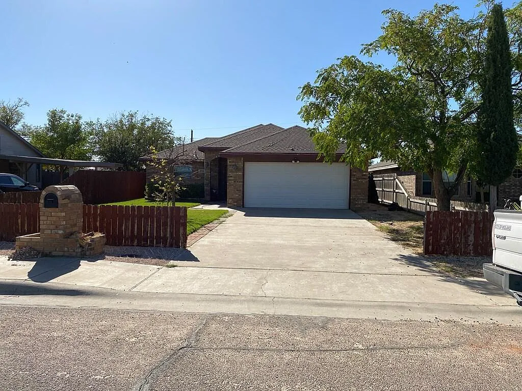 3 bed, 2.0 bath, 1562 sqft, $2,200 — Photo 1
