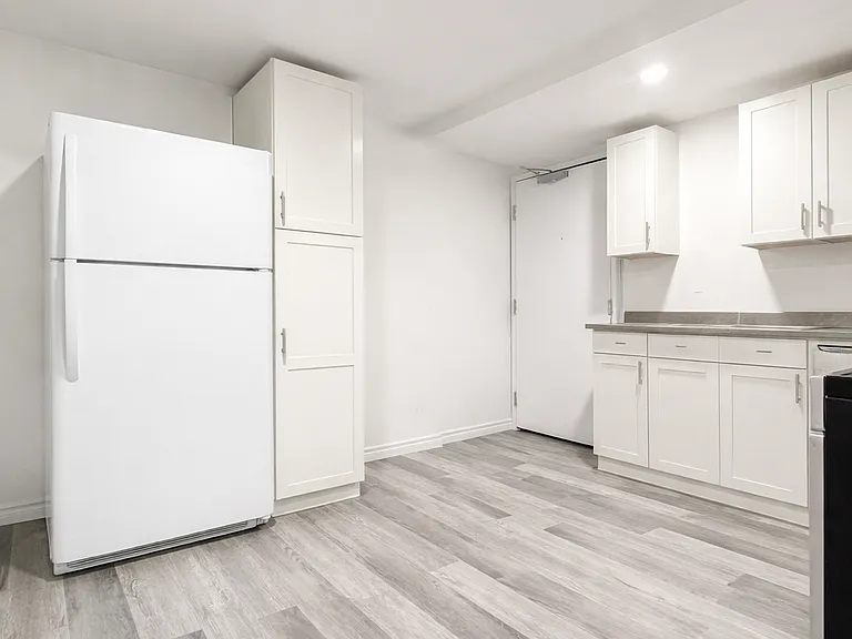 700 Indian Rd N #18 — Photo 3