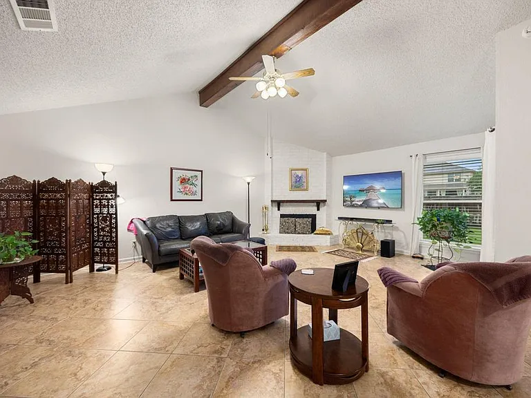 2306 Townhall Ln — Photo 2