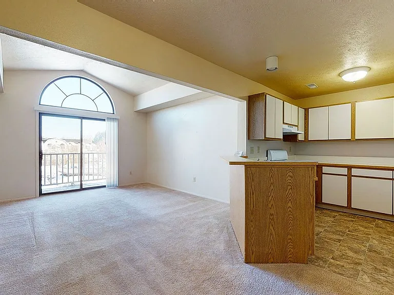 Windmill Lakes Apartments — Photo 42