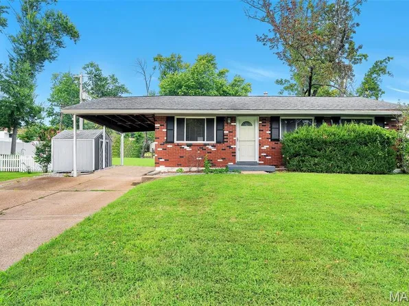 2109 Centurion Dr, Fenton, MO 63026