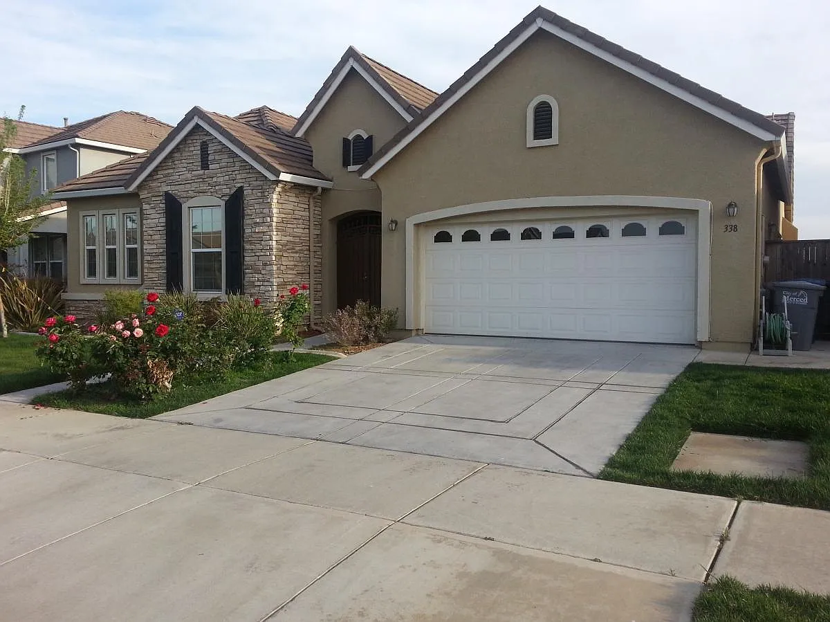 338 Ellison Pl photo 1