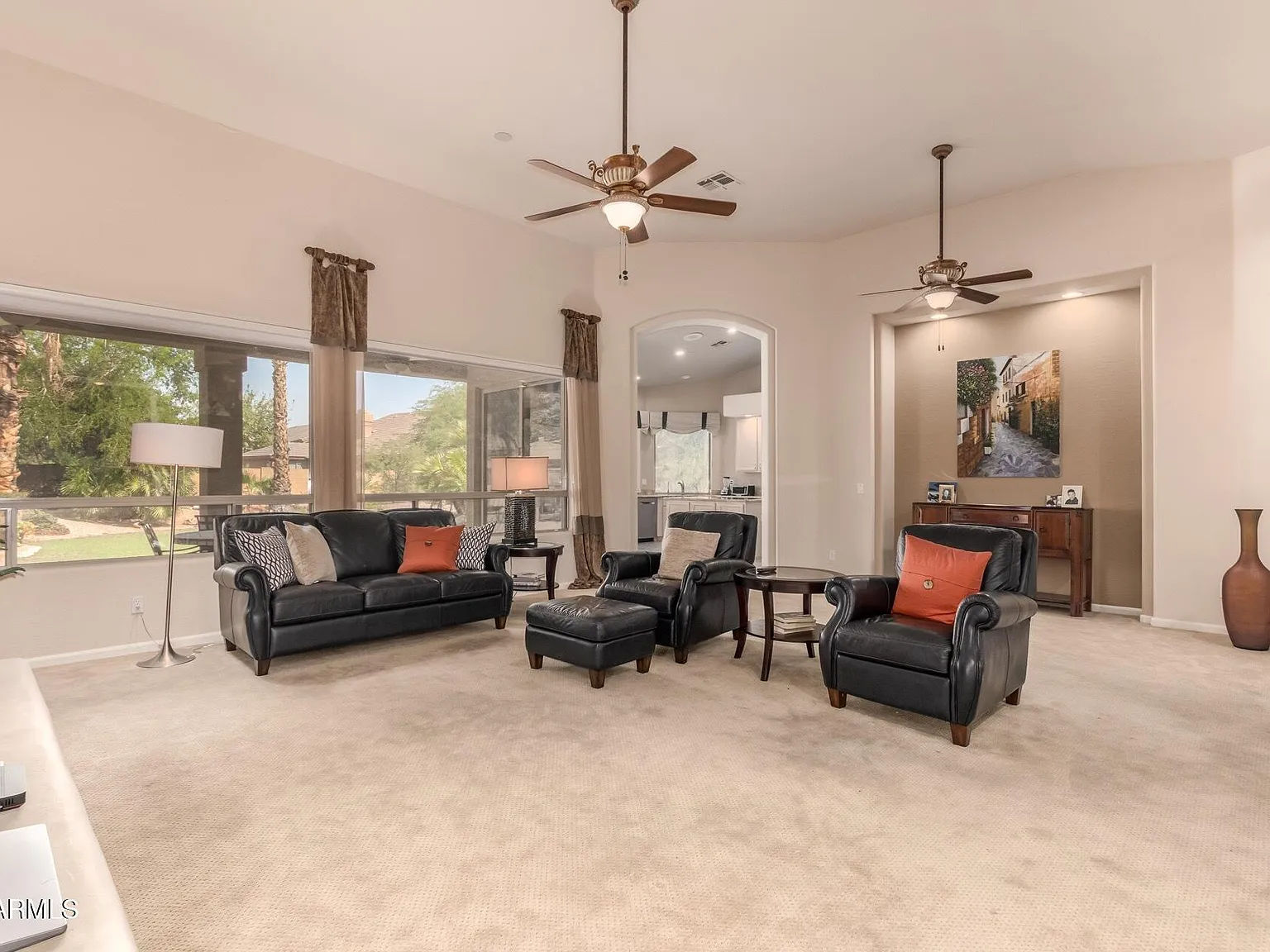3 bed, 2.0 bath, 2342 sqft, $4,000 — Photo 4