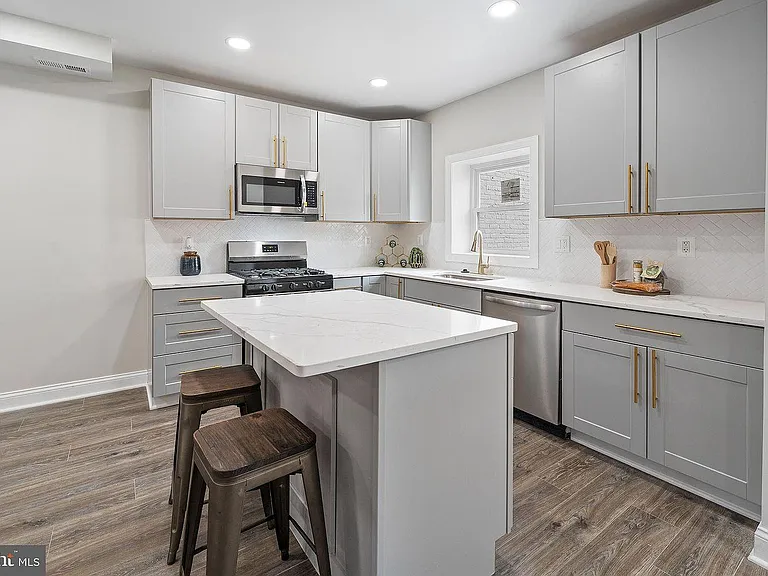202 Adams St NE — Photo 21