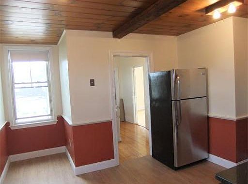 5th image of 216 Quincy Ave #2