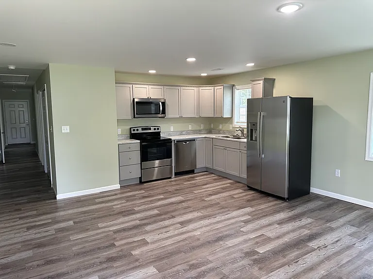114 N Camden Ave — Photo 3