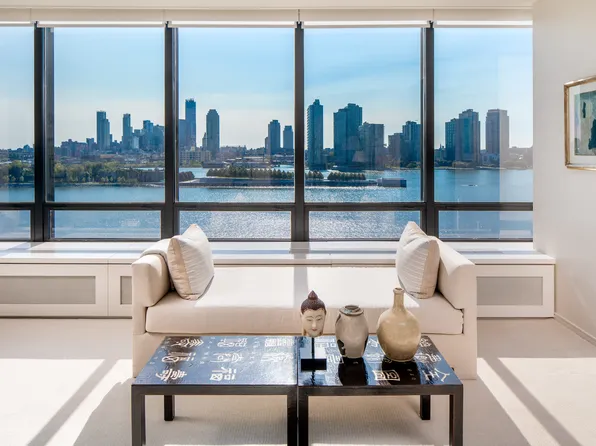 870 United Nations Plaza image 1 of 23