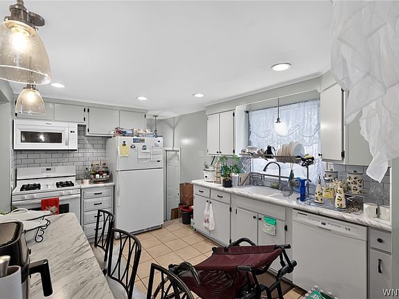 5th image of 30 Augusta Ave