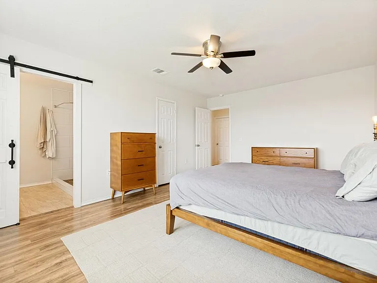 6909 Longford Trl — Photo 14