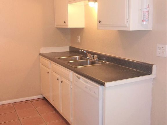 5th image of 700 NW 17th St #3403926