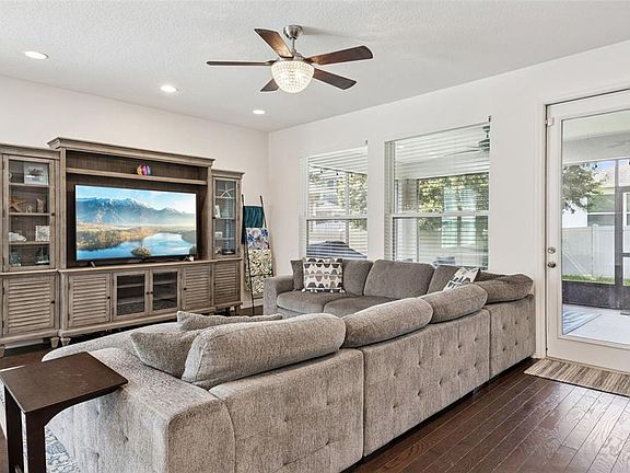 5th image of 2841 Red Alder Blvd