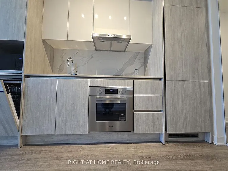 180 Front St E #4209 — Photo 22