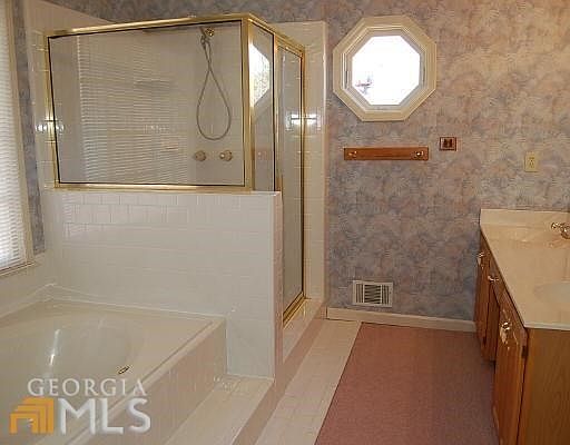 Spacious Master Bathroom