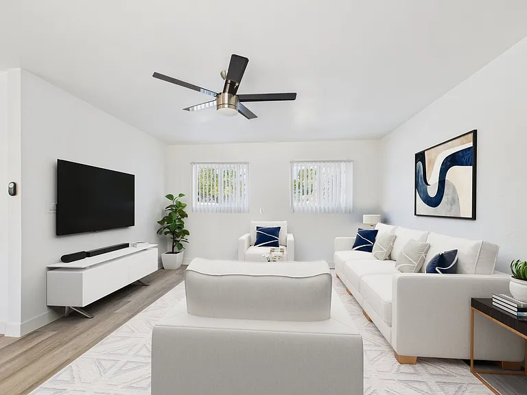13060 Burbank Blvd. Apartments — Photo 13