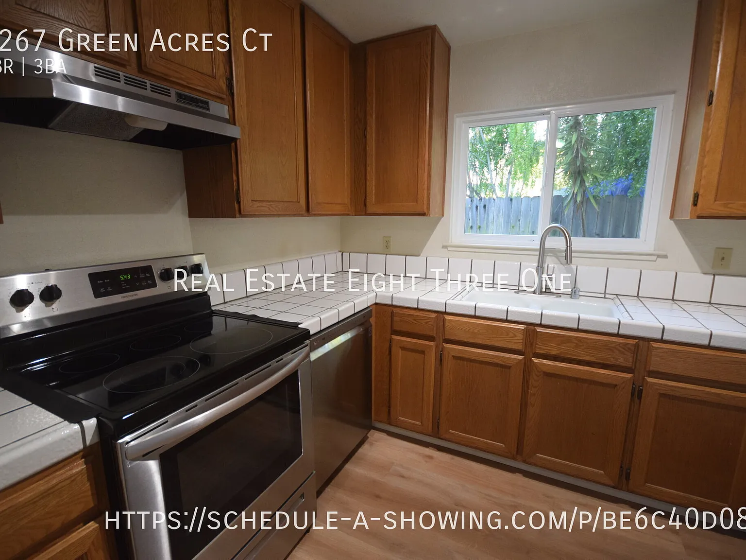 Updated Townhouse with 2 Master Suites in Santa Cruz! — Photo 3