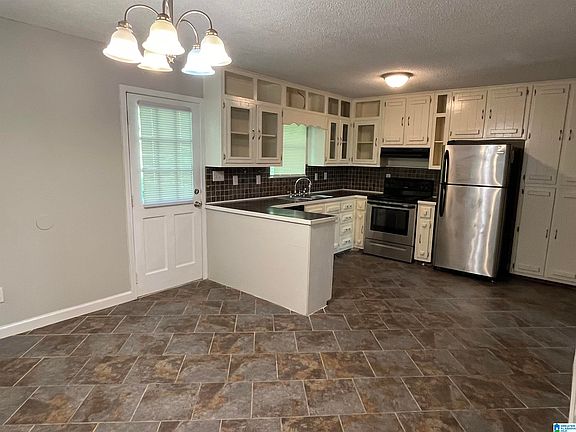 5th image of 4062 Hickory Dr NW