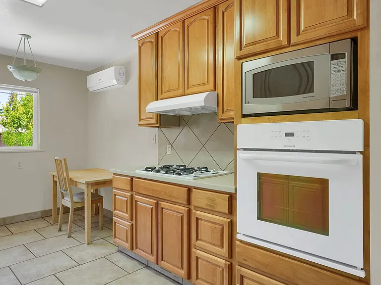 110 Paul Ave — Photo 6