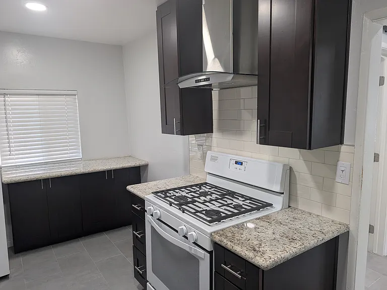 350 Maxim St — Photo 6