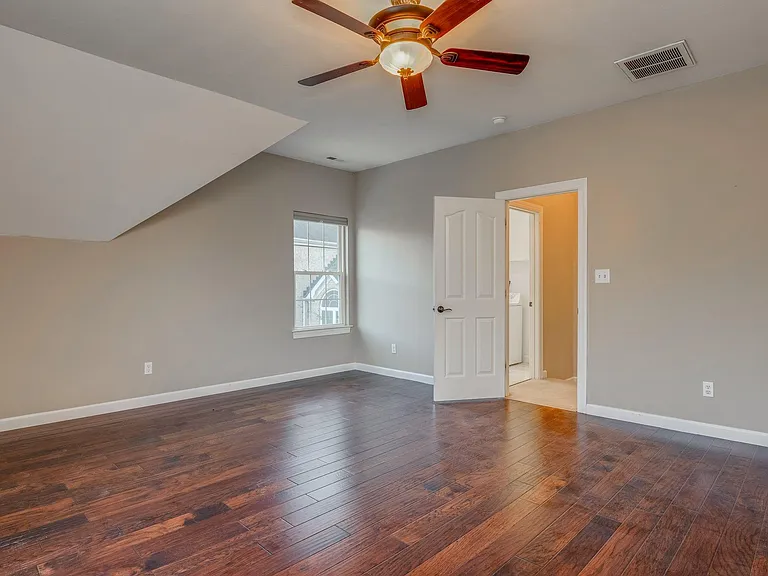 800 Sherrard Ct — Photo 27