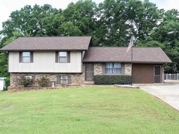 13 Lone Oak Dr, Weaver, AL 36277