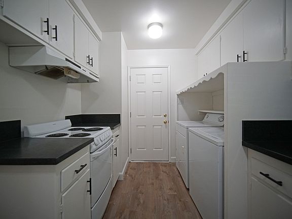 4th image of 20 Manley Ct