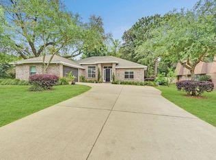 6 Hillcrest Dr, Shalimar, FL 32579