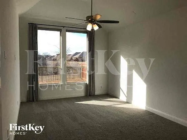816 Hollett Ct — Photo 7
