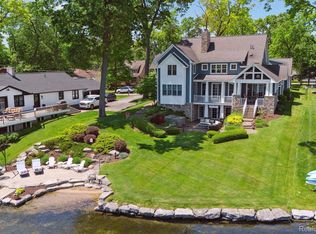 14333 Swanee Beach Dr, Fenton, MI 48430