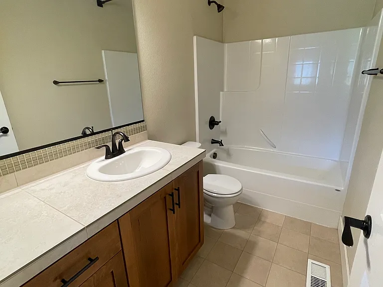17201 SW Jean Louise Rd — Photo 16