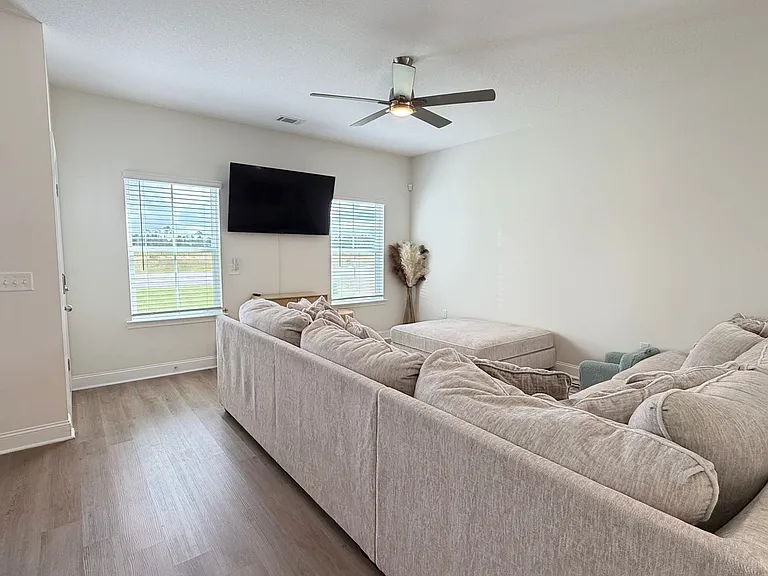 364 McClelland Rd NE — Photo 4