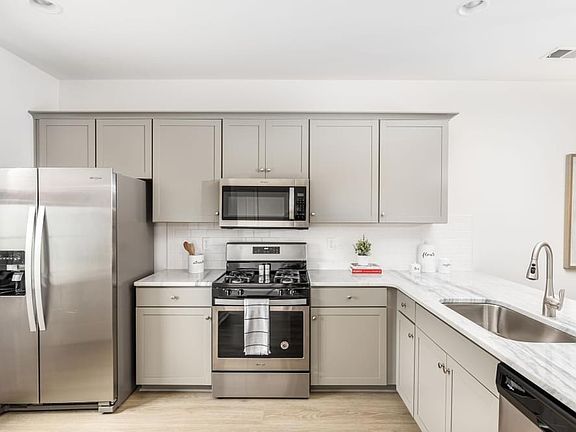 PHOTOS OF A SIMILAR HOME