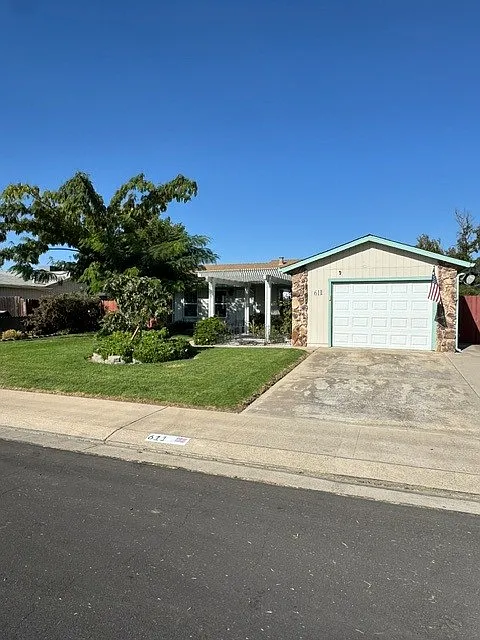 3 bed, 1143 sqft, $2,500 — Photo 1