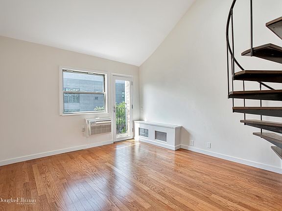 4th image of 211 Thompson St APT 6C