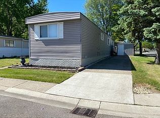 17027 Saint George Dr, Macomb, MI 48044