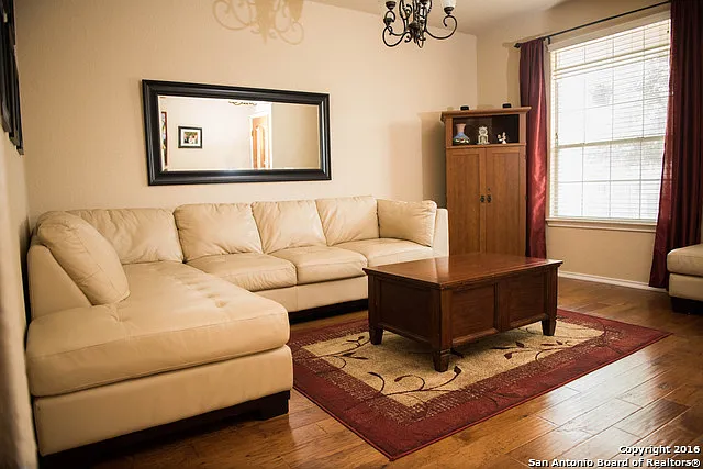 4 bed, 2.5 bath, 2360 sqft, $1,995 — Photo 2