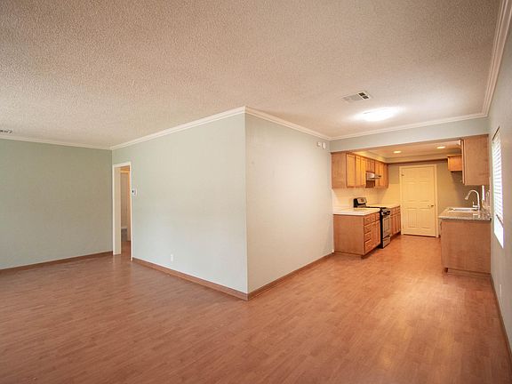 2nd image of 2404 1/2 Mayfield Ave